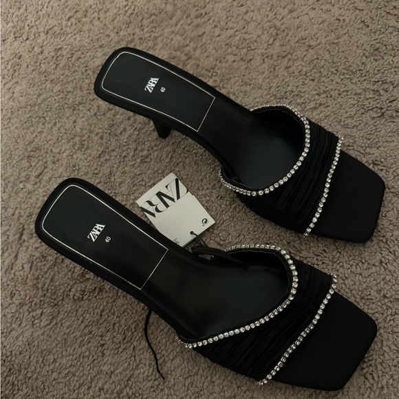 Zara Shoes - Zara Kitten Heels